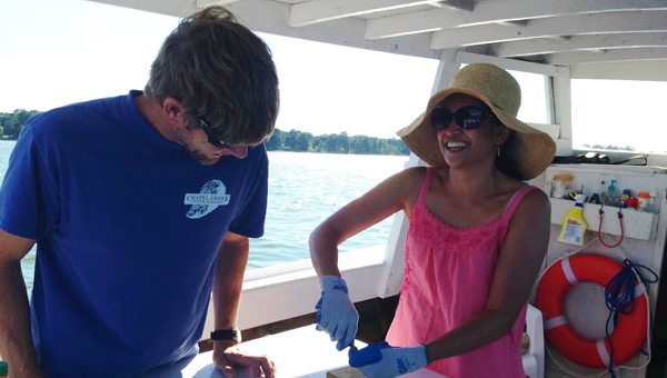 Oyster-Shucking-Demo-on-the-Helen-Elizabeth